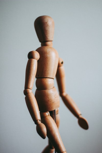colse-up棕色的木娃娃的照片

